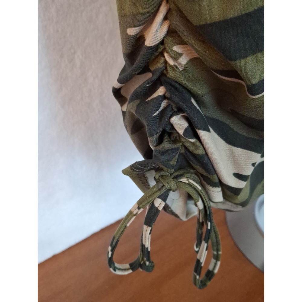 Womens Discreet 1X Green Camo Shortsleeve Top. Cinched Side Non Adjustable Ties. - Picture 3 of 4